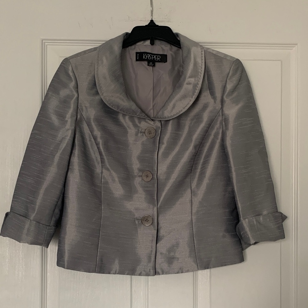 # 104 Kasper Silver Cropped Blazer with Rounded Shawl Collar, size 4P,